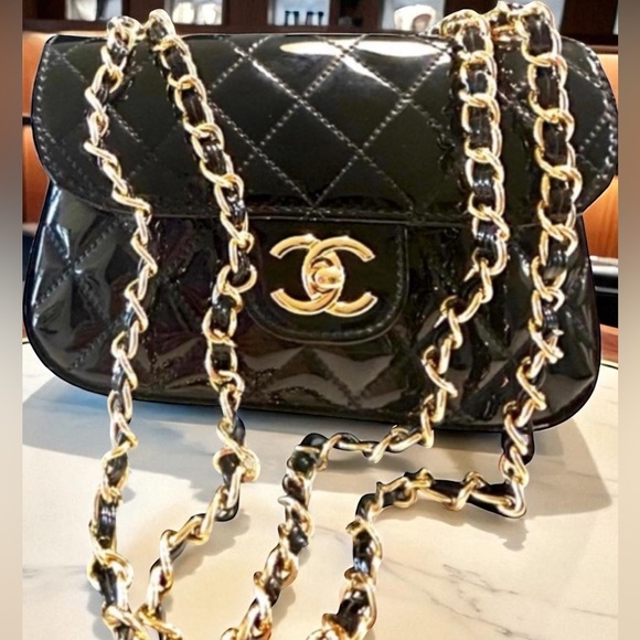 Quilted Chanel beauty makeup Patent Leather PVC bag with gold chain turnlock - Picture 1 of 15